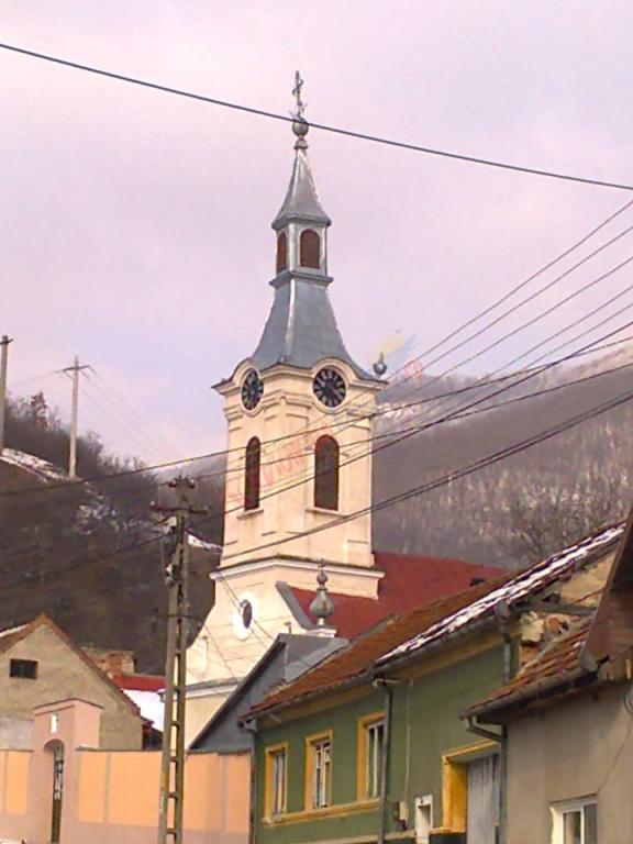 Biserica Sfinții Arhangheli Mihail și Gavril