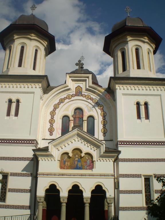 Catedrala Sf. Apostoli Petru şi Pavel (1910) – Călimăneşti