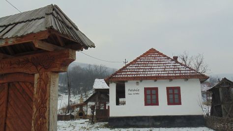 Lacu-Casa Satului (Faluhaz)