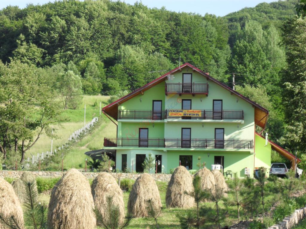 Paște 2026 în Bucovina – Pensiunea  Grandemi Belvedere Bucșoaia