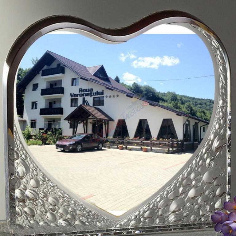 Ofertă Paște 2026 în Bucovina –  Pensiunea Roua Voronețului